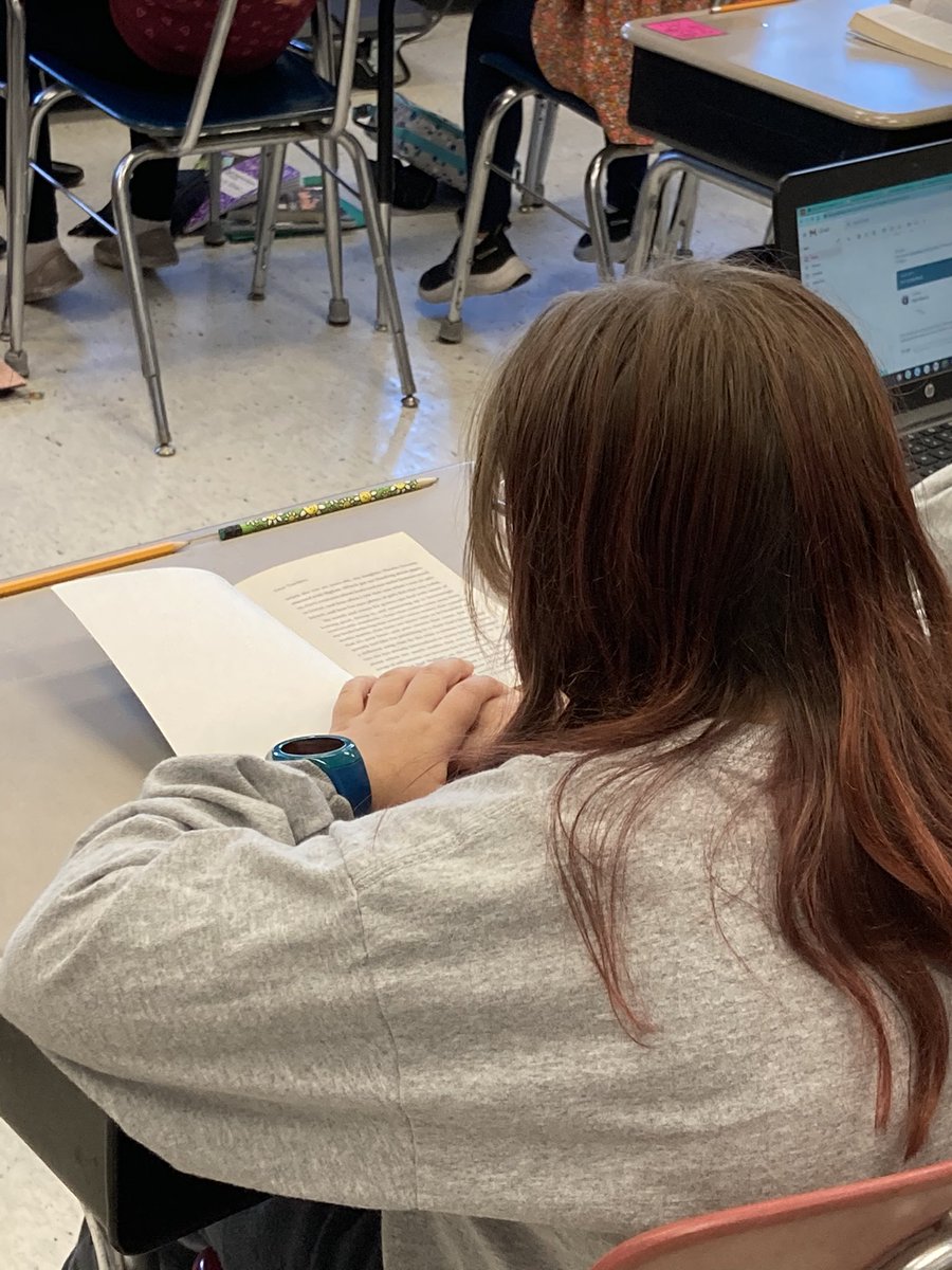 HAYSchoolNorton's tweet photo. Mrs. Mallon’s 5th Grade ELA students grabbing some reading time when they got a chance. Instilling a #LoveOfReading #HAYNation https://t.co/B9oFLp5cYG