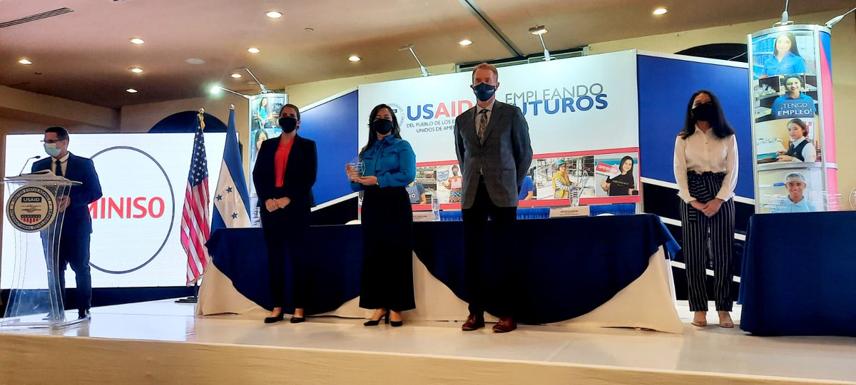 EducacionHn's tweet photo. USAID/ Empleando Futuro deja historias de éxito en jóvenes hondureños.

Capacitó a más de 6,000 jóvenes en actividades para la vida, competencias laborales básicas y técnicas de servicio al cliente entre otros. Apoyó a 40,400 jóvenes para obtener trabajo y continúar estudios. https://t.co/WaSO6gufa9