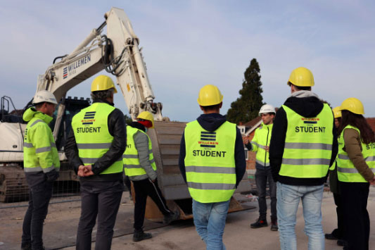 Willemen Infra wil samen met Voka en Constructiv duaal leren beter bekend maken wegenbouw.be/nieuws/9078/wi… 

<a href="/WillemenGroep/">Willemen Groep</a>   <a href="/vokavzw/">Voka - Vlaams netwerk van ondernemingen</a>   <a href="/constructivbe/">Constructiv</a>  <a href="/VOKA_OVL/">Voka Oost-Vlaanderen</a>