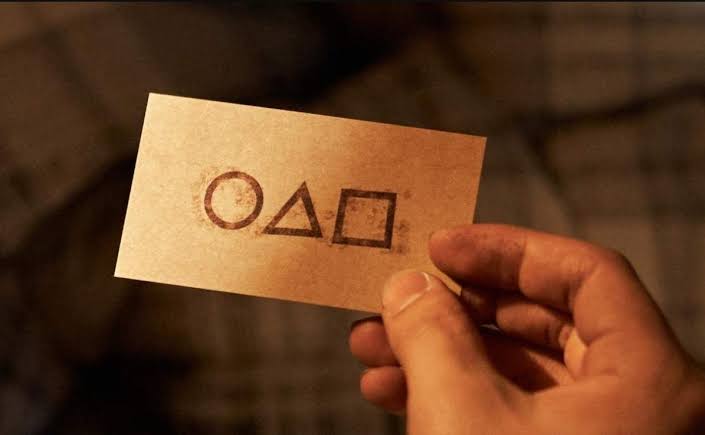 เธรดรวมเกร็ดซีรีส์ และความหมายของสัญญะที่แฝงไว้ใน #SquidGame

มันไม่ใช่ซีรีส์ที่แค่เน้นมันส์
แต่จริงๆแล้ว แต่ละสิ่งในเรื่อง ล้วนเป็นสัญญะที่เปี่ยมความหมาย งานละเอียดมาก องค์ประกอบศิลป์สัมพันธ์กับแมสเสจ เป็นซีรีส์ที่สอดแทรกประเด็นต่างๆในสังคม

สัมภาษณ์ผกก.ล้ำลึกมาก
จนต้องขอทำเธรด