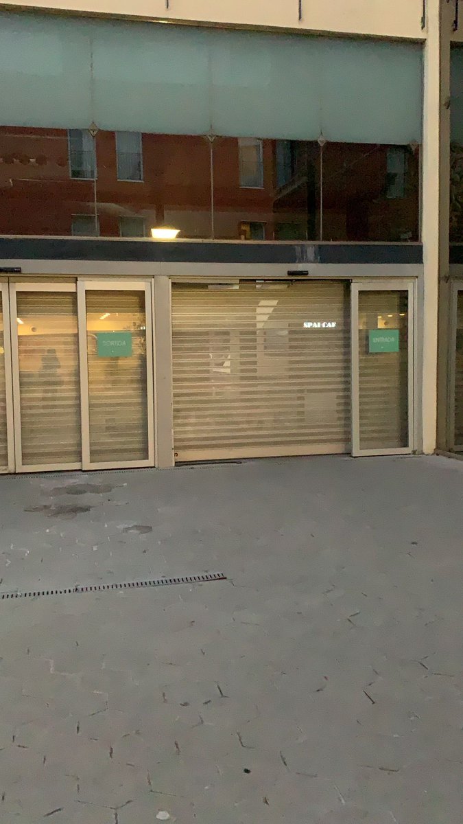 salt_ppc's tweet photo. 🔴 És desesperant!
⚠️ La inseguretat a Salt augmenta cada dia: Picabaralles, aldarulls, actes vandàlics. Fets violents que obstaculitzen la convivència
👉Dissabte a la nit, un cotxe es va encastar contra la porta de l’Espai Gironès.
✅ Acabem amb la inseguretat i #ActivemSalt https://t.co/F3L5f748Ta