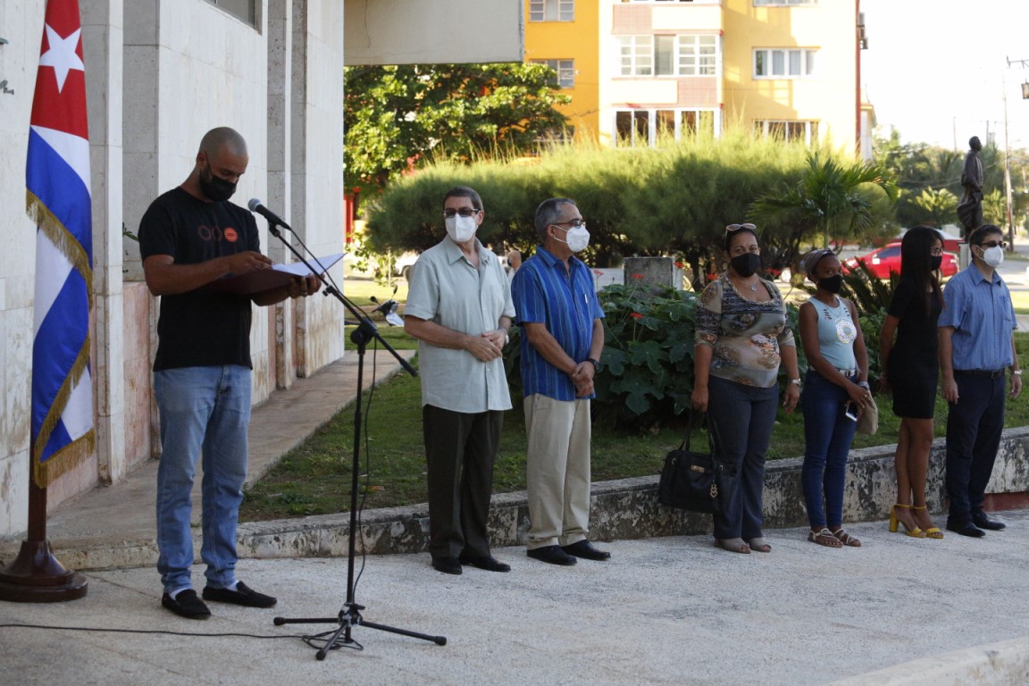 BrunoRguezP's tweet photo. Los trabajadores de @CubaMINREX ratifican compromiso inquebrantable en defensa de la Patria y conquistas alcanzadas, frente al asedio dirigido a destruir la Revolución🇨🇺.

Carácter irrevocable de nuestro sistema socialista es voluntad popular y soberana. #LaRazónEsNuestroEscudo https://t.co/oItlPw93U8