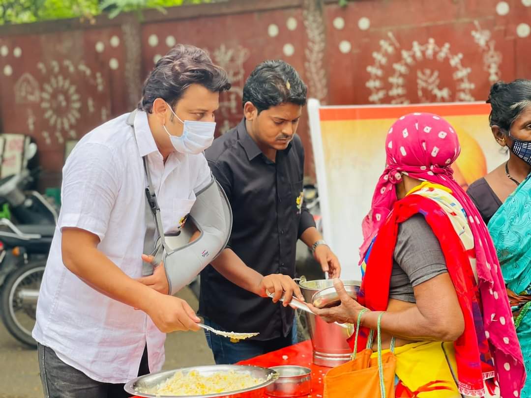 aakashgujar7's tweet photo. #Day211
मरीज़ एवम मरीजों के रिश्तेदारों की नागपुर मेडिकल सरकारी अस्पताल में सेवा #NagpurSOSIYC द्वारा 211 दिनों से लगातार जारी है

निरंतर सेवा के 211 दिन
@Buntyshelke_inc @tauseef_iyc https://t.co/foJpXU6rDi
