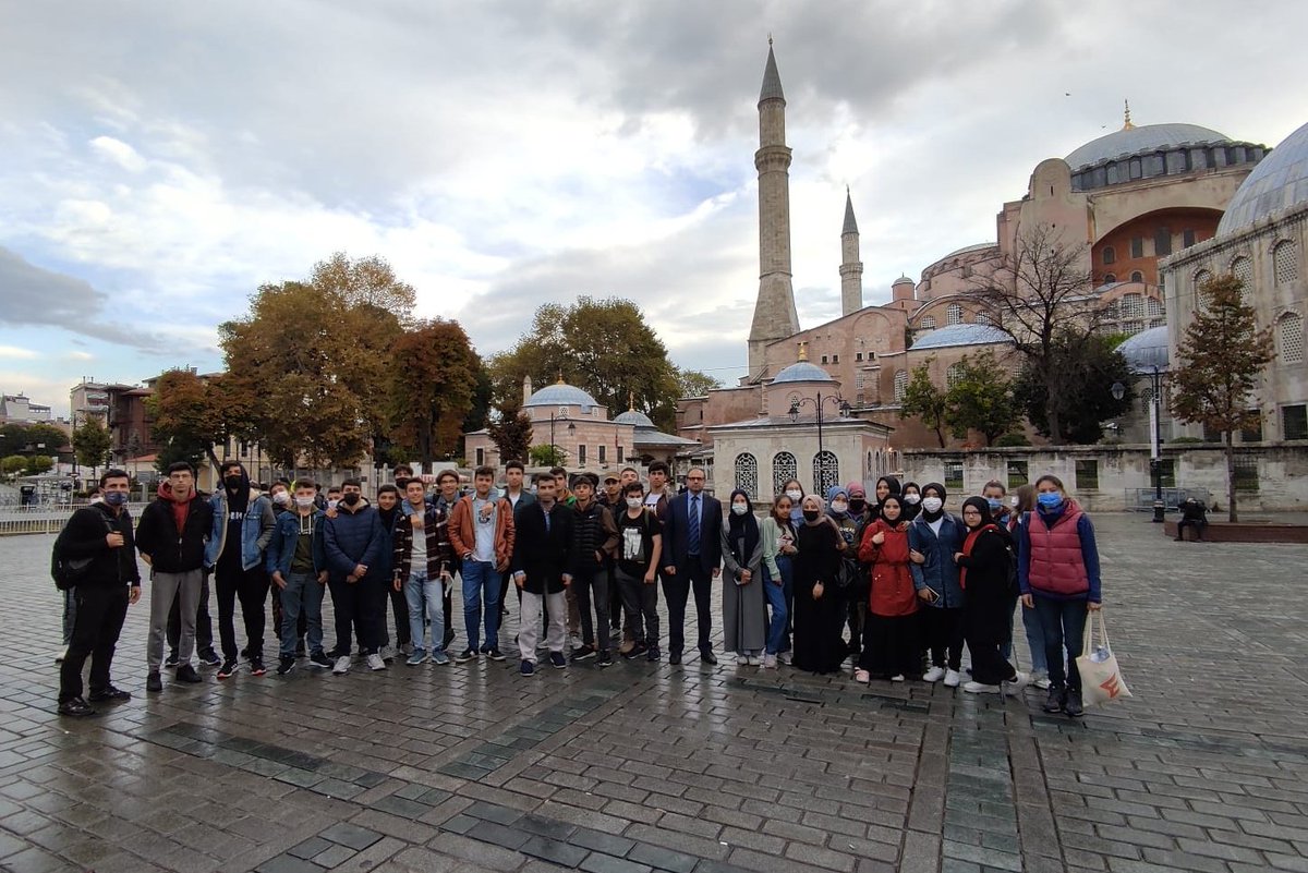 GencTihmender's tweet photo. Tuzla Yunus Emre AİHL öğrencilerimiz Ayasofya’da sabah namazında 🤲🏻

@ondergenclik Beşirağa Medresesinde ki kahvaltının ardından "Türkiye'de Din Eğitimi Uluslararası Sempozyumu" ve 15 Temmuz Şehitlik ziyaretiyle dop dolu bir hafta sonu geçirdik. 💥 https://t.co/F0MMIE1OsY