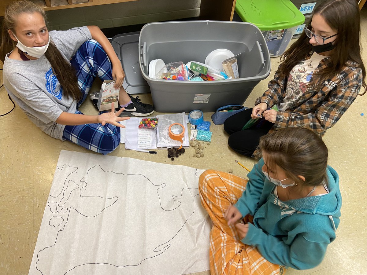 vzbyram's tweet photo. Loving the 3D Physical maps of U.S. and Canada! Thanks to @jc4_ed for the idea! 🇺🇸🌎🌳🌲🌋 #wms #wms8thgrade #wmsgeography #geographyteacher https://t.co/ixiwvugrJY