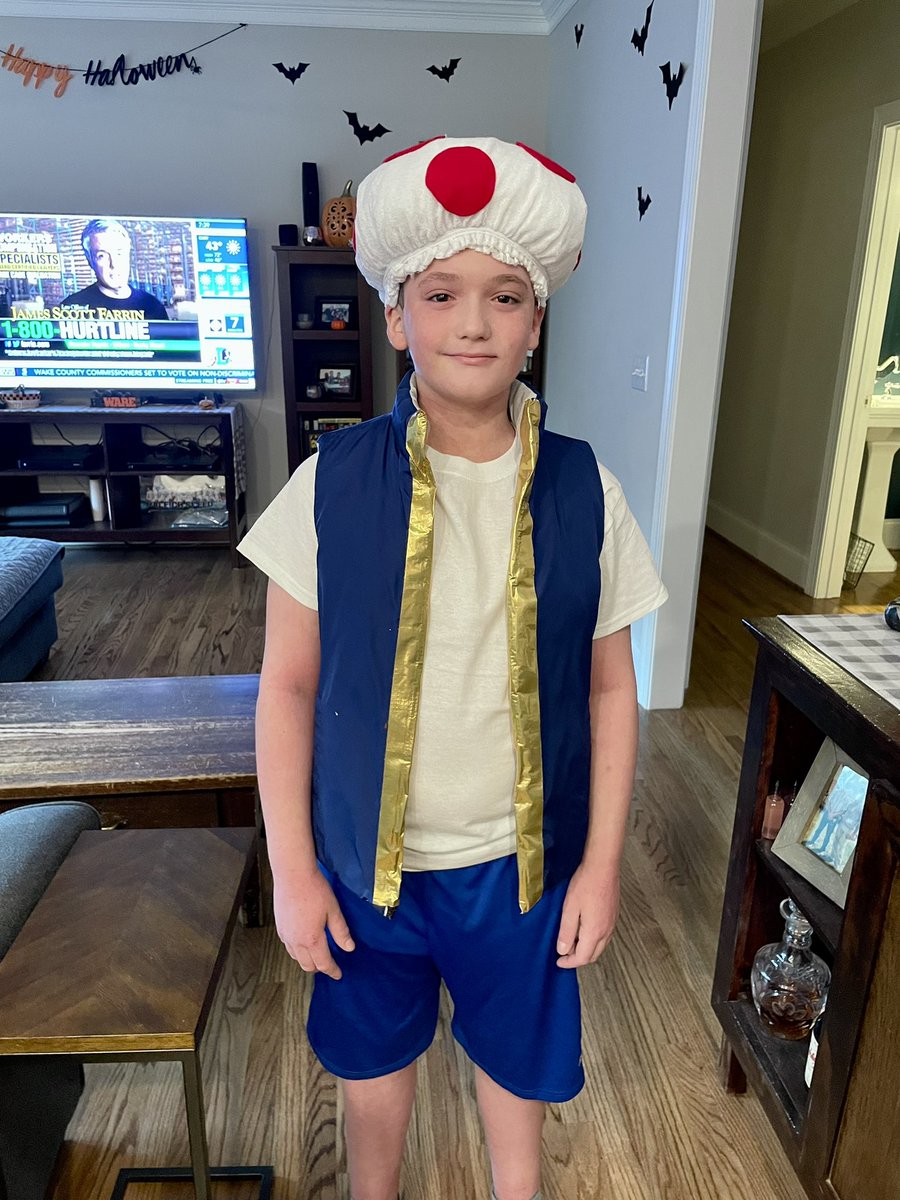 homerockstar's tweet photo. It’s #spiritweek at @AFMSChargers love Character Day! #SuperMarioBros #toad @AfmsStu https://t.co/yIW8rRDkUG