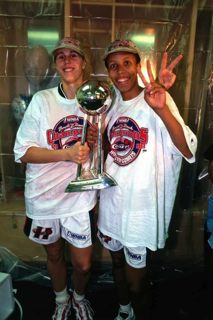NBASpain (@nbaspain) on Twitter photo Un artículo muy especial, por el anillo de <a href="/NdouraStou/">Astou Ndour</a> en la WNBA
Recuerdos imborrables: de los anillos de <a href="/valdemoro13/">Amaya Valdemoro</a> a @CruzAnna15
Curiosidades, secretos y cómo lo vivieron desde dentro
✒️ <a href="/Lvallejocolom/">Luis Vallejo</a> nbafanclub.es/blog/espana-en… Un artículo muy especial, por el anillo de <a href="/NdouraStou/">Astou Ndour</a> en la WNBA
Recuerdos imborrables: de los anillos de <a href="/valdemoro13/">Amaya Valdemoro</a> a @CruzAnna15
Curiosidades, secretos y cómo lo vivieron desde dentro
✒️ <a href="/Lvallejocolom/">Luis Vallejo</a> nbafanclub.es/blog/espana-en…