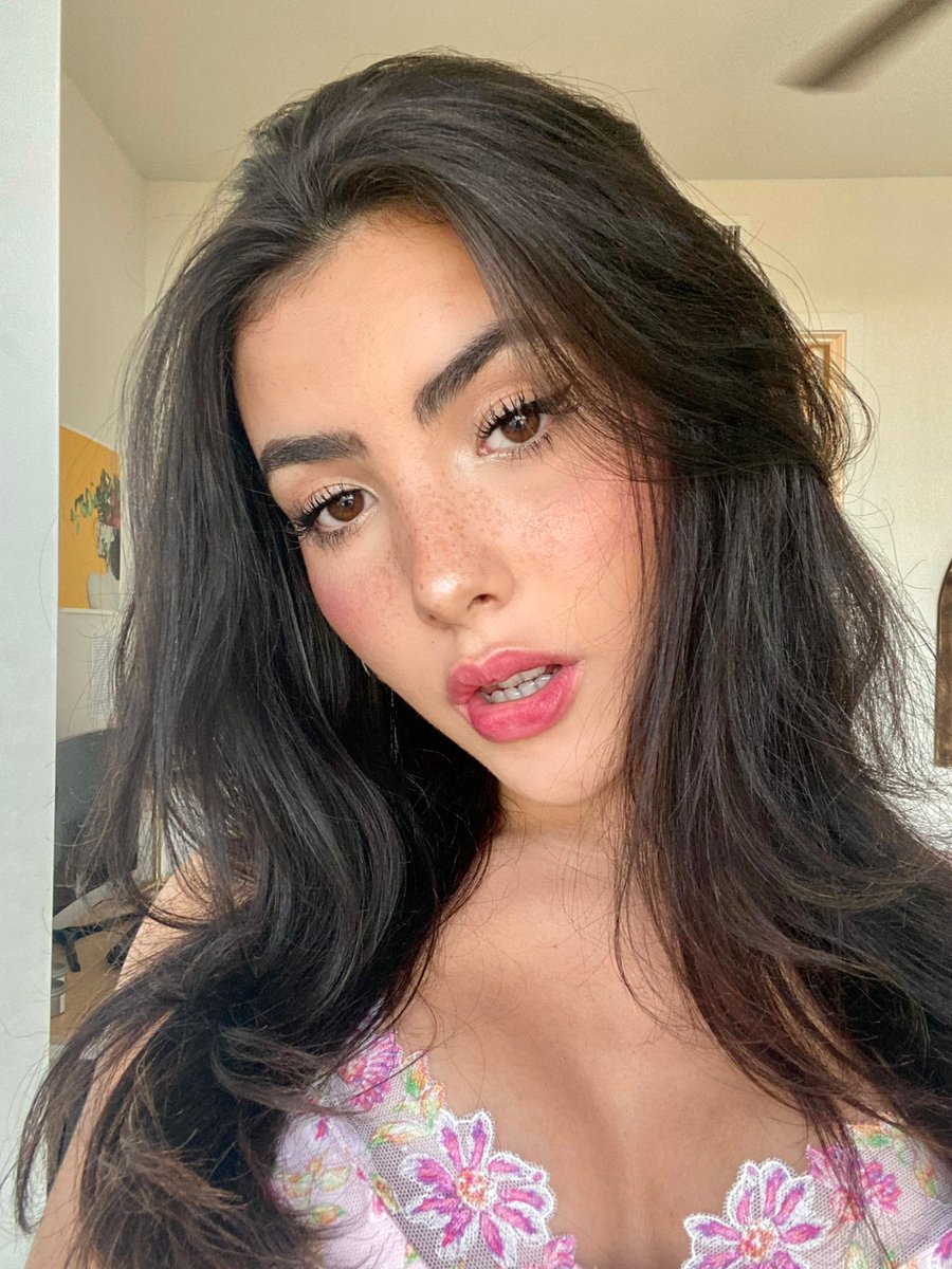 Andrea Botez on X: got a hair cut so I'm feeling extra dramatic  t.coxPN87T836K  X