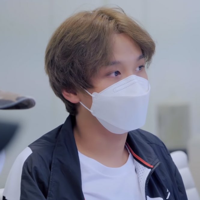 #haechan listening to sticker for the first time