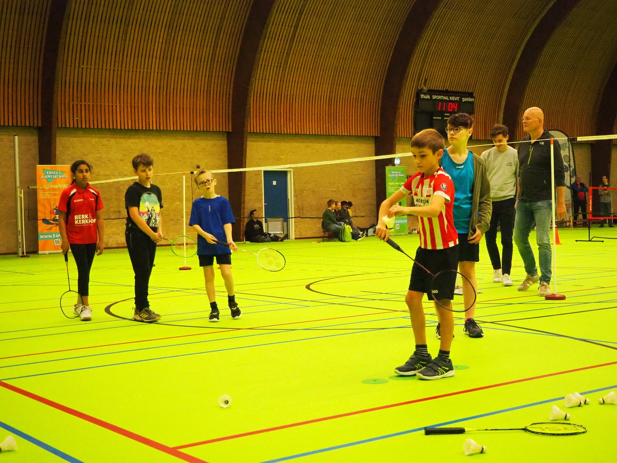 Afgelopen zondag hadden we een succesvolle #Bamito ochtend in sporthal de Kievit. Een initiatief van <a href="/BadmintonNLD/">BADMlNTON NEDERLAND</a> om de jeugd kennis te laten maken met #badminton. Ook dank aan de andere verenigingen <a href="/BcAlouette/">Bc Alouette Best</a> BC Lieshout, BC Nuenen en BC Maarheeze