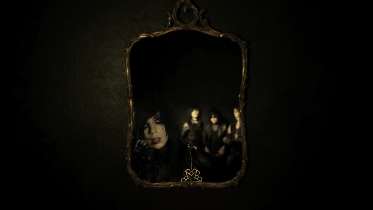 GloriousMidgard's tweet image. 2010// perfect weapon-BVB

#perfectweapon #blackveilbrides