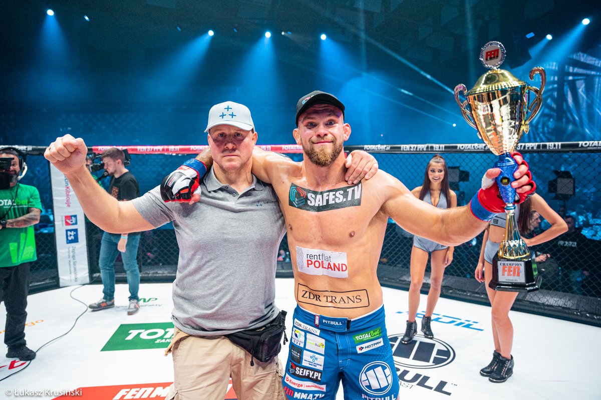 fenmma's tweet photo. 💸 Bonusy po gali #FEN36: Fight Night Szczecin:
🥊 Nokaut wieczoru: Bartosz Szewczyk
🥋 Poddanie wieczoru: Eder de Souza
⚔️ Walka wieczoru: Krzysztof Dobrzyński 🆚 Maciej Kaliciński https://t.co/lVU01WrWA7