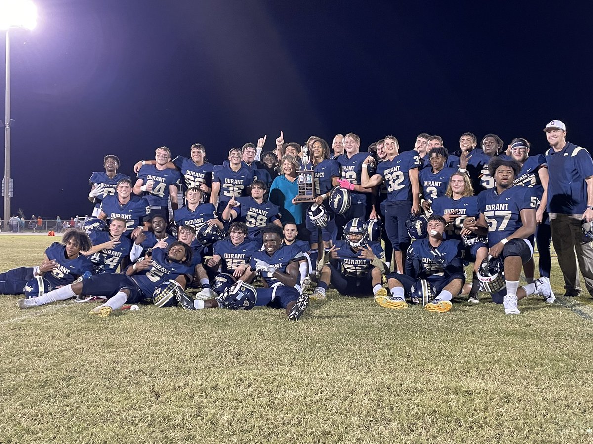 DOORANTFOOTBALL's tweet photo. 🔥🔥Attn: Coach Varnum has been nominated as the Buccaneers High School Coach of the week!! Voting opens tomorrow at 9am! Use the link below!! The program will receive $2,000 🔥🔥

https://t.co/rzFHHX8oEJ https://t.co/rP4JdgPn7o