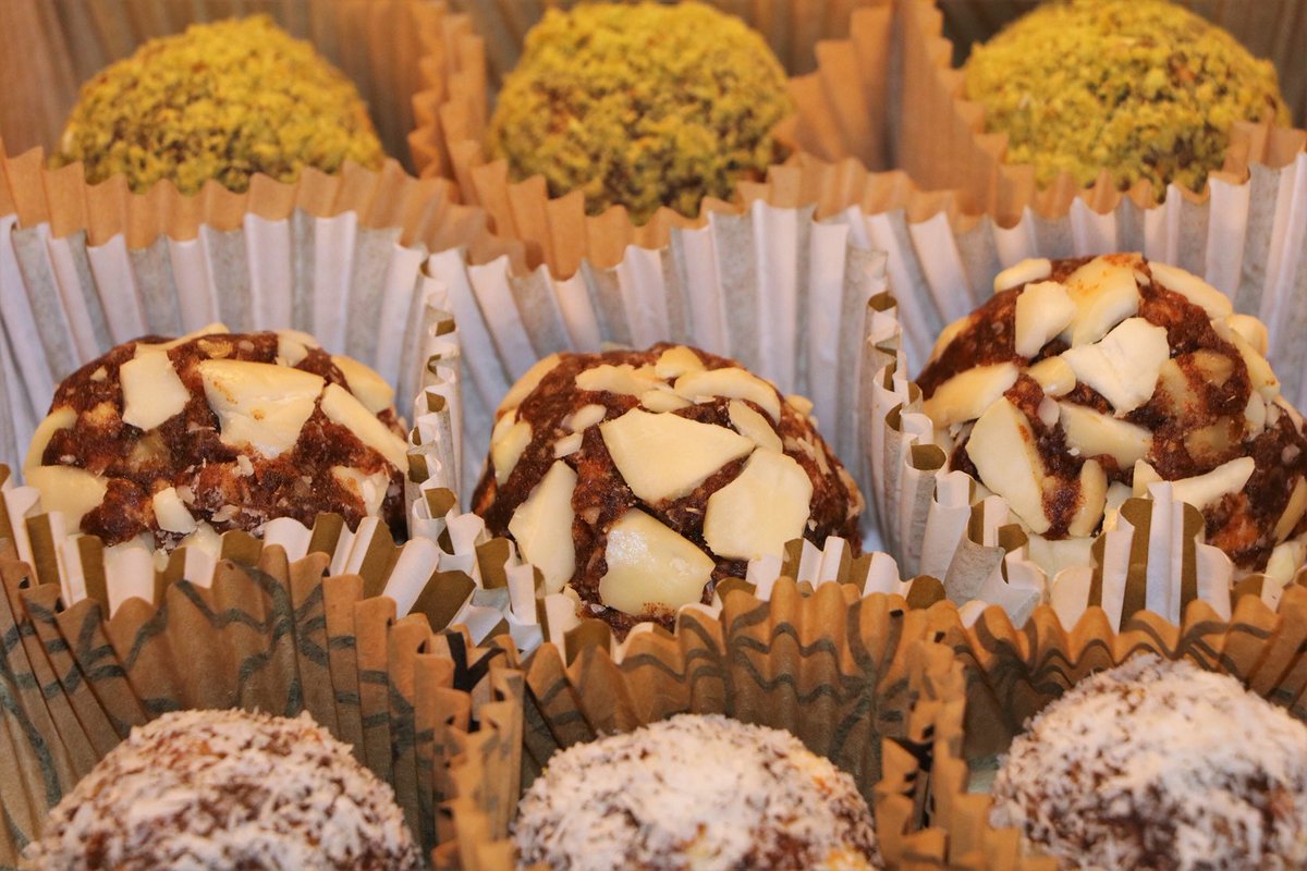 thehomebakersaz's tweet image. Date Truffles Mix, Marzipan Truffle, Mediterranean Pistachio Truffle, Marzipan Sweets  #etsy #lebanesedessert #cookiegiftbox #arabicsweets #assortedsweets #assortedsweetsgift etsy.me/3n6ggQt
