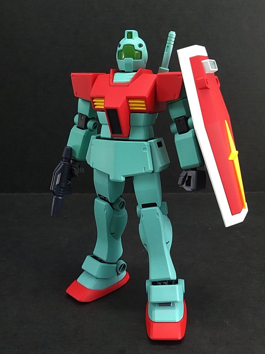 fleer5922's tweet photo. #バンダイ HGUC ジム 完成。ガンプラとしては古い部類で全身瓜切モナカではあるがABSはフリー。今回は1.9mmバストカットで厚みを減らし古臭さを低減した。手足のバランスは悪くないのでそのまま。800円の名作は今も生きている。#UCLO #完成品63 https://t.co/b7OkuYMugx