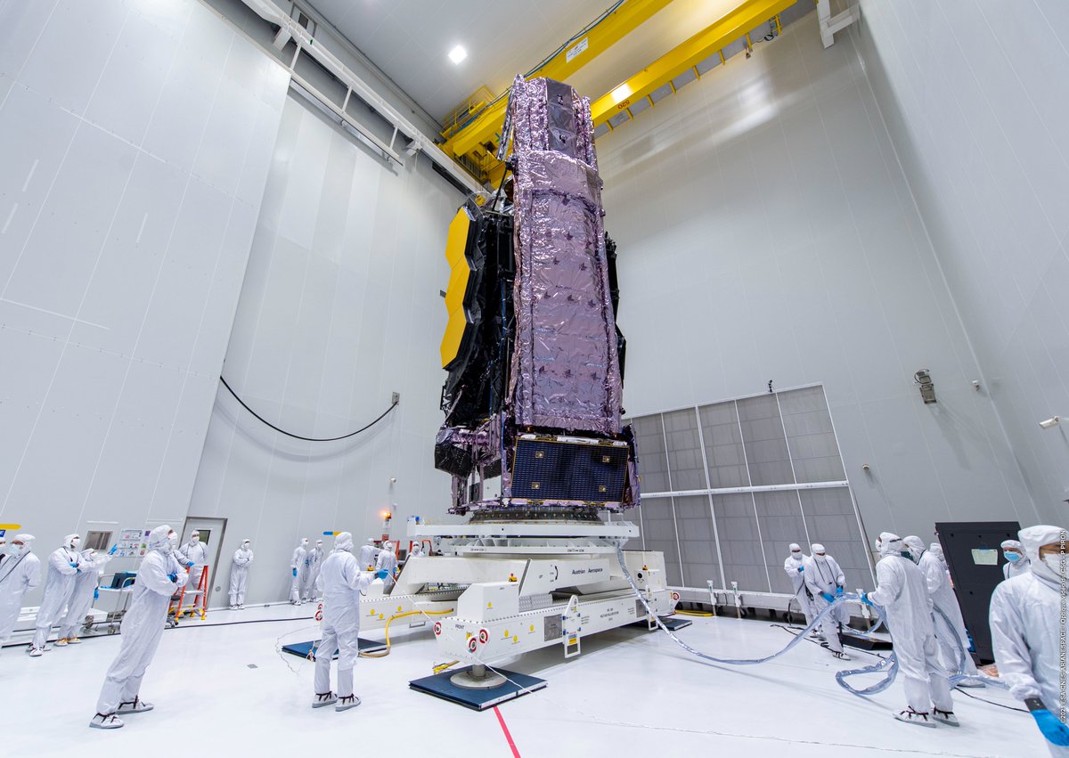 #Webb in the clean room <a href="/EuropeSpacePort/">Centre spatial guyanais</a>! 

The telescope is #unboxed inside a dedicated preparation facility where it will be examined to ensure that it is good working order for launch ✅🚀

First, the telescope was put vertical ⏫

📸 <a href="/esa/">European Space Agency</a>/<a href="/CNES/">CNES</a>/<a href="/Arianespace/">Arianespace</a> #WebbFliesAriane