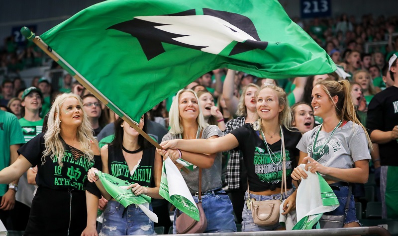 UofNorthDakota's tweet photo. HAPPY 
HOMECOMING 
WEEK! 💚 

Be sure to check out the HoCo event schedule 👉 https://t.co/bywDcJaHds 

#UNDproud 
@UNDalumni https://t.co/9CPmy4GdHD