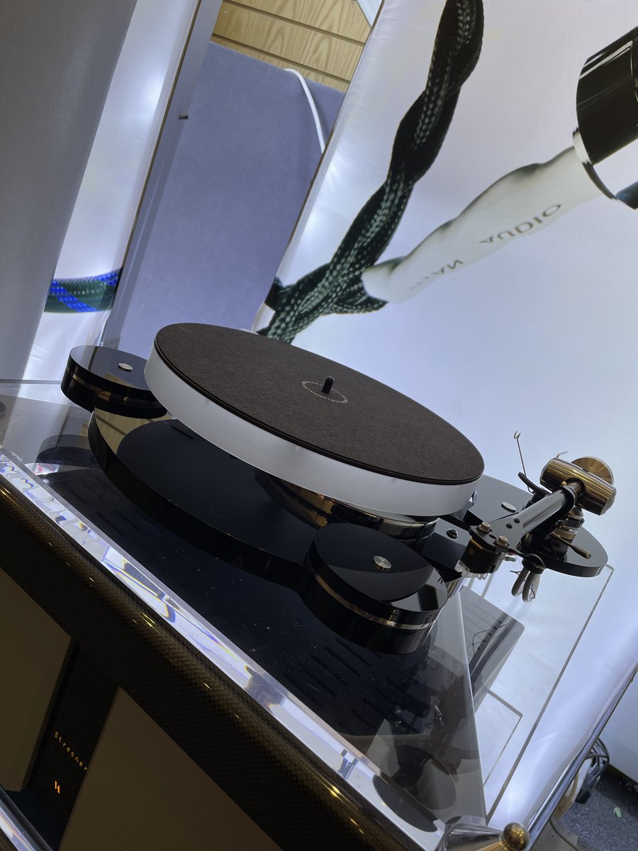 kronosav's tweet photo. Our Dungannon branch wouldn’t like to be outdone, as today they were building this lovely #originlive Calypso with Zepher tonarm. Again the #hana ML was the cartridge of choice! https://t.co/Yy5ekMsKeP