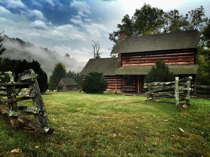 SV_Museum's tweet photo. Join SVM online on Monday morning, October 25th to learn about the lives of the enslaved at the Vance Birthplace Historic Site @VanceBirthplace! https://t.co/K3wUT5xaTf
#vance #svmuseum #swannanoavalley #blackmountain #ncmuseum #historymuseum #museum #nchistory #wnc https://t.co/1DoC2F2Fiq