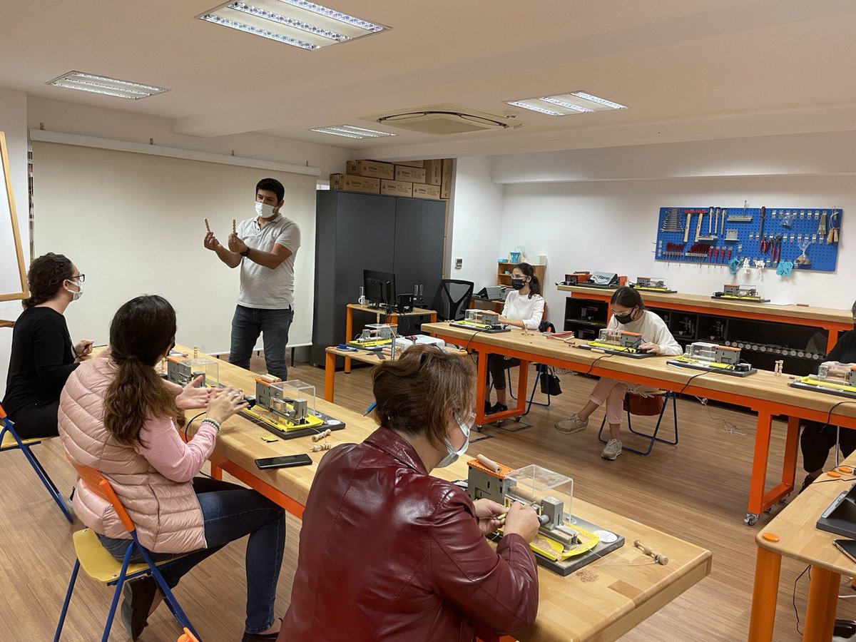 izmir_ilmem's tweet image. İzmir Bilişim Günleri kapsamında Codeweek temasıyla plânladığımız  atölyelerimizden "Biraz Ahşap Biraz Kodlama" atölyesinde öğretmenlerimizle bir araya geldik.
#Codeweek #CodeweekTurkiye #CodeWeekEU
@tcmeb @egitimbilisim @MucahitYentur