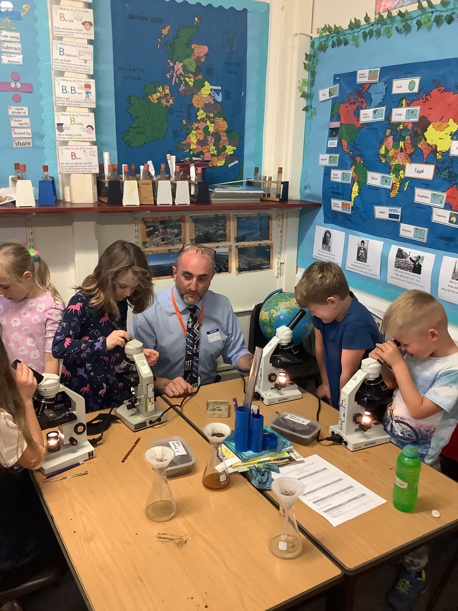 PrimaryParkend's tweet photo. Science workshop with Dean Academy (testing soil) https://t.co/VLrgcxuuQS