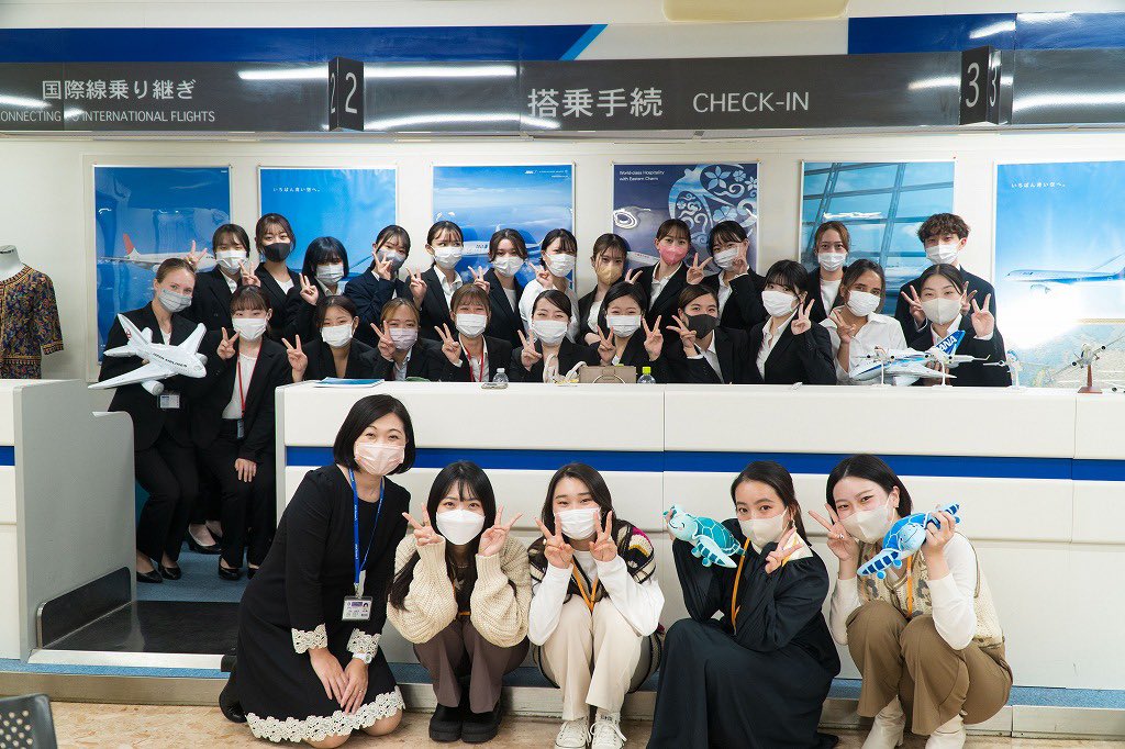 HiroshimaGaigo's tweet photo. 本日は卒業生が来て、授業に参加してくれました🌈
きっと学生のモチベーションアップにも繋がったと思います🙆🏻♀️🤍
本格的に始まる就職活動に向けて、引き続き頑張りましょう🔥🔥🔥
卒業生の皆さん、お忙しい中ありがとうございました🌻
#hcfl #知る専 #エアライン #卒業生来校 https://t.co/UbKnknRpbf