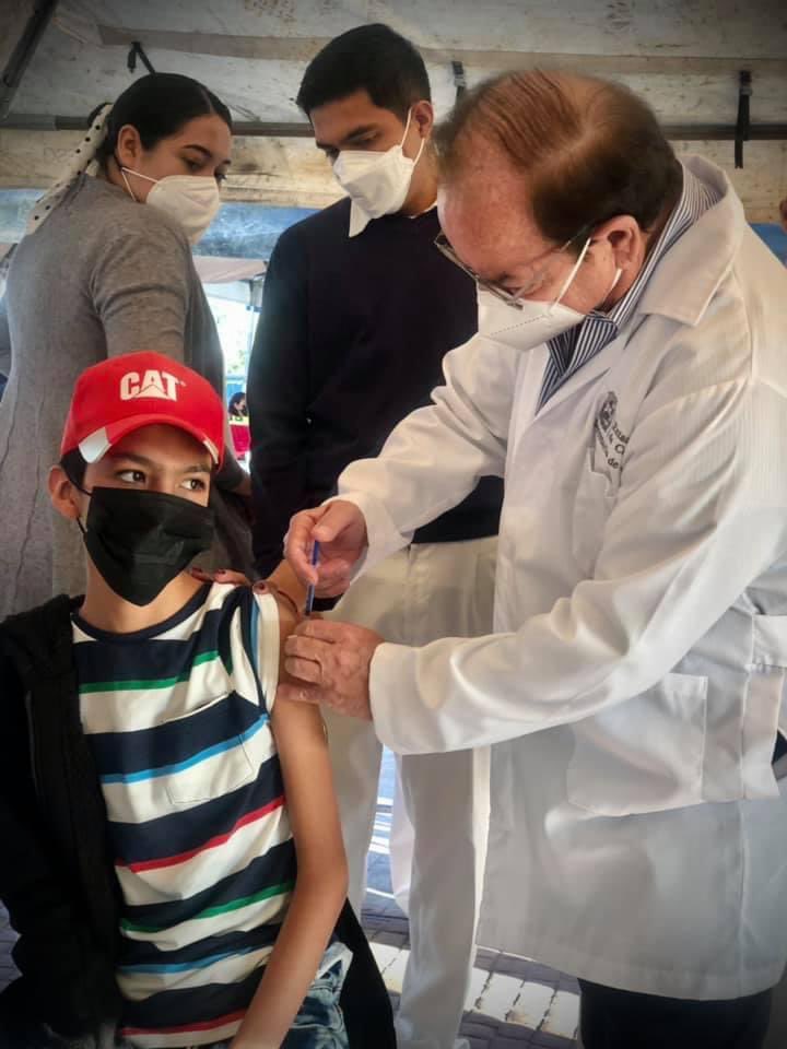 SS_Coahuila's tweet photo. #Torreón #HospitalGeneral El secretario #Salud #Coahuila Dr Roberto Bernal dió arranque a la campaña de vacunación contra #Covid19 a menores de 12 a 17 años con comorbilidad. La vacunación se estará llevando a cabo del 18 al 22 de oct. @mrikelme @GobDeCoahuila #FuerteCoahuilaEs https://t.co/Csg2UhZQ5v