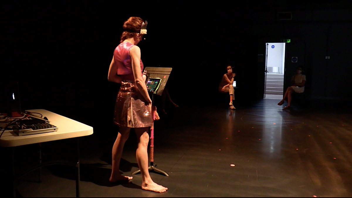 #MÖBIUSDEVICES by #LauraColomban / #Indipendance
Prima nazionale

>> Venerdì 22 ottobre, ore 21.00
 Teatro Maddalena <<

👉 bit.ly/2YVNeL6

#HF2021 #LivePerformance