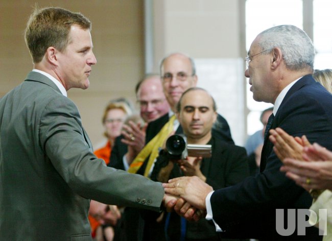 AstroDocScott's tweet image. Had the great honor to meet General Powell when we both received the Ellis Island Family Heritage Award way back in 2005. An American Statesman and wonderful role model, he spoke with humility and grace. #RIP... Photo @UPI