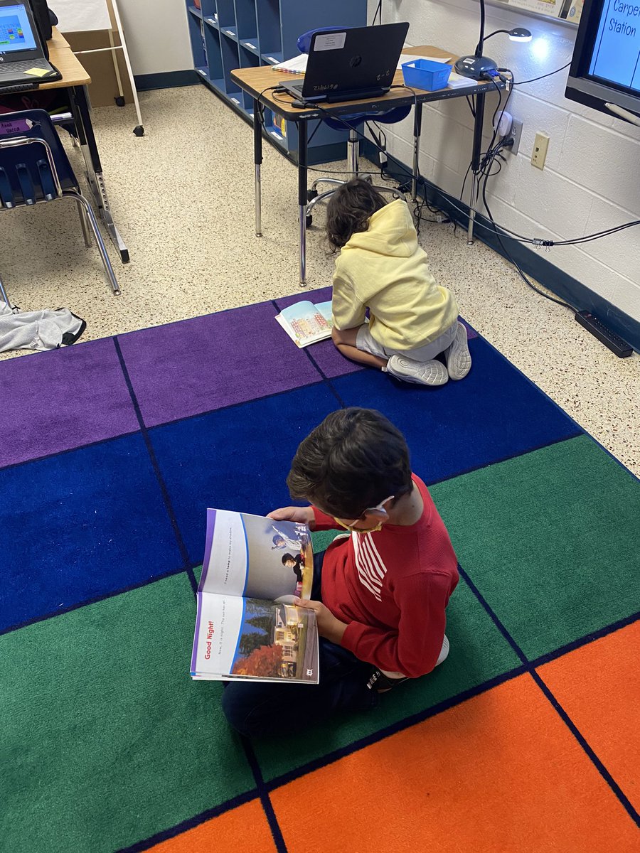 krsimp22's tweet photo. Best way to start my week - effective language arts small groups with orthographic mapping, formative assessments, and independent reading! 🙌🏼📚@PES_Mustangs #pembrokepride https://t.co/hZ03hJ7U6g