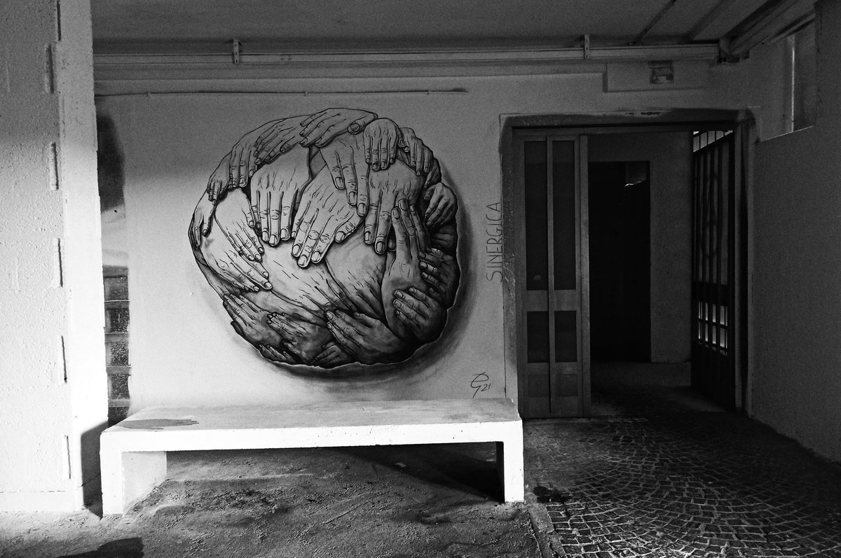 Rob_accia's tweet photo. Sinergia dice.
Boh, speriamo.
Galleria del IV lotto. Ieri.
#serpentone https://t.co/Wcs36TJPUA