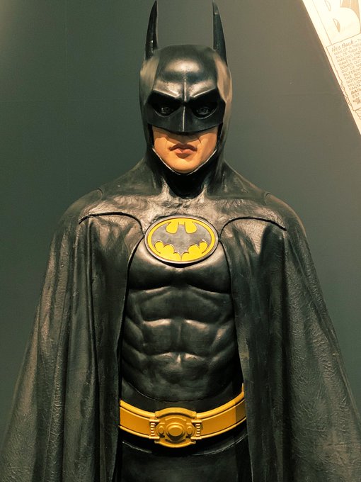 1作目のバートンバットマンスーツ レジェンドなんだけど展示品だからかボロボロでした😫 