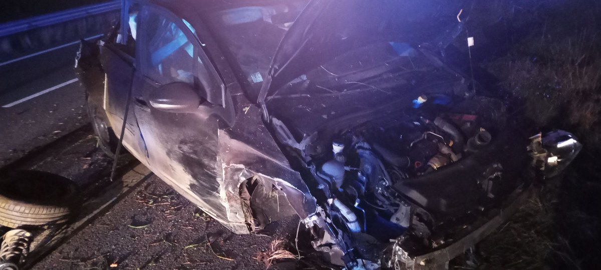 UIquiorrra's tweet photo. Sincèrement les gars rigolez pas au volant ça peut vraiment arriver à tout le monde d’avoir un accident je partage surtout ça pour les personnes que j’aime j’ai eu de la chance mais tout le monde ne l’a pas… https://t.co/wkF8U5Dc8a
