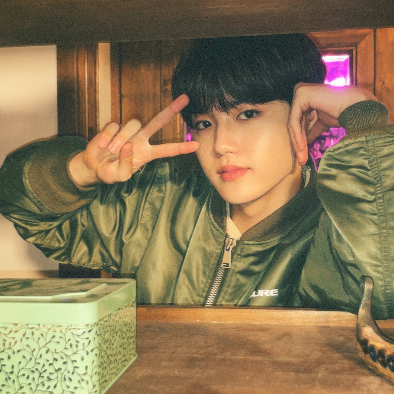 TREASURE on Twitter "모두 잘자요 그리구 많이 사랑해 ️ (시호형이 찍어준 사진💯) 도영 DOYOUNG