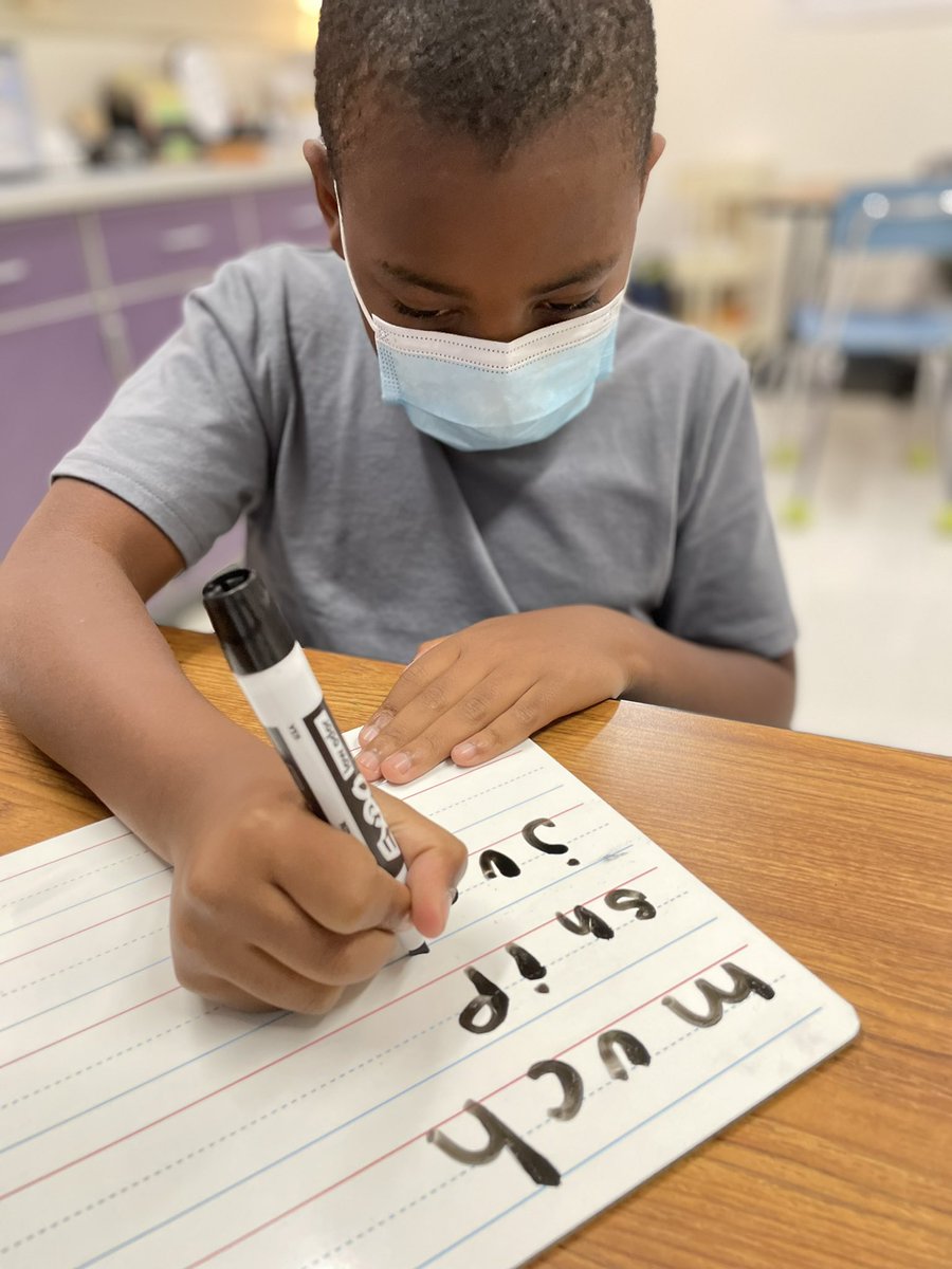 Reading and writing words with consonant blends! 🤩 #TeamLakewood @LakewoodESPrin <a href="/DrNanLujan/">Dr. Nan Lujan</a> <a href="/MrRobWeldon/">Rob Weldon</a>
