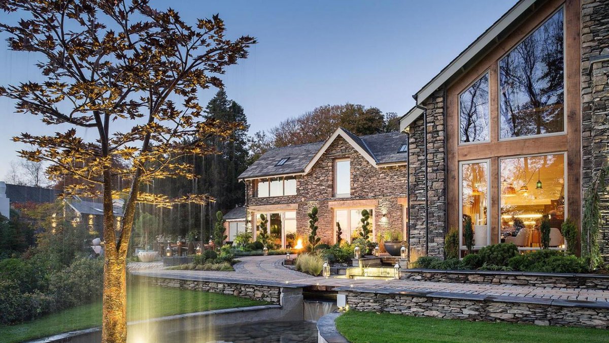 Discover the UK's very best hotels with the winners of this year's AA Red Star awards >> bit.ly/3lRewez #AAAwards #AARatedTrips

📸 <a href="/gilpinhotel/">Gilpin Hotel & Lake House</a>