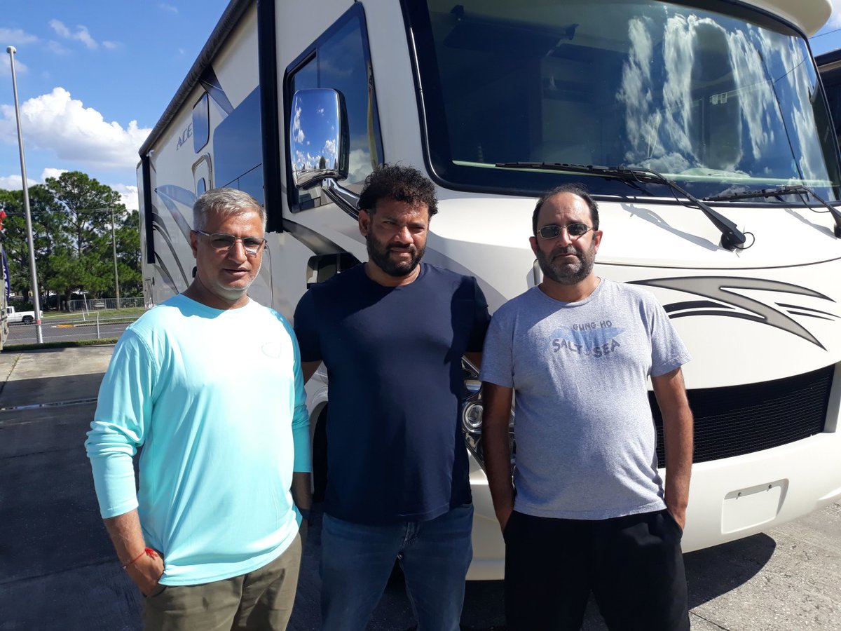 Ajay rented the Thor Ace for a quick trip with his friends. We have new Aces and Hurricanes that have a slightly different layout including a new, bigger - King-size bed! You have to try one out! https://t.co/QL7wf5C5eC #rvrental #customerspotlight #newrv https://t.co/v7drpvLiYT