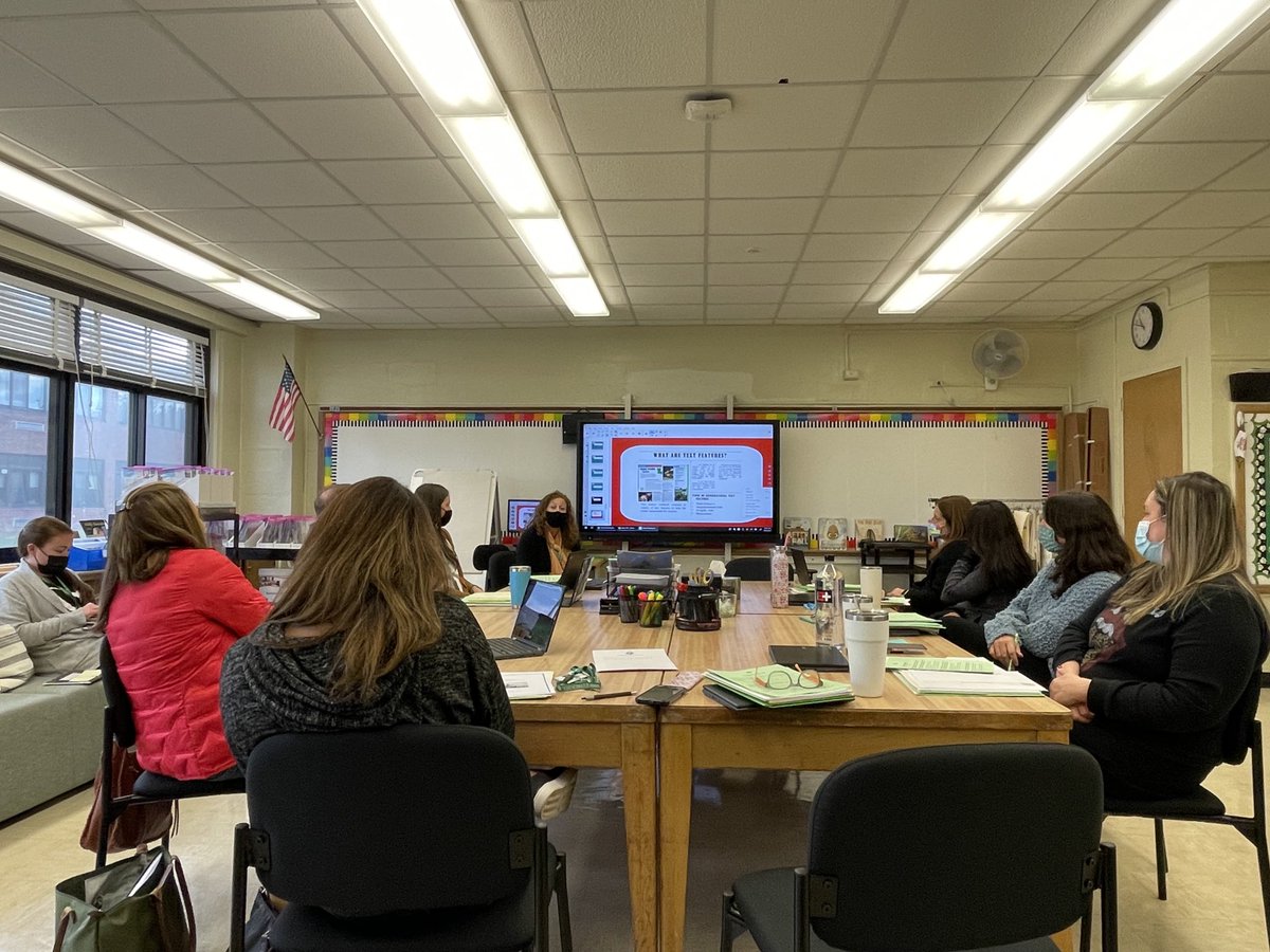 Our Director of Social Studies meeting with our Gr. 4 team to discuss curriculum and instructional practices that are helping our WWP alumni thrive ⁦<a href="/HowittMS/">HMS Dalers</a>⁩ ⁦<a href="/samanthapblack/">Samantha Black</a>⁩ ⁦<a href="/JenniferJOlsen/">Jennifer Olsen, Ed.D</a>⁩