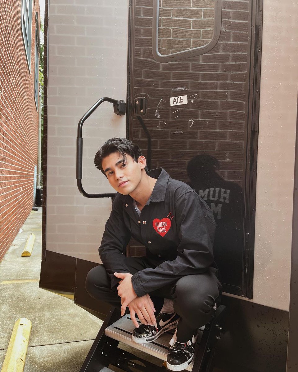 LovetiesOFC's tweet photo. spamming your timeline with @InigoDPascual 's visuaaaals! 

(c) inigo's ig posts https://t.co/elMrzNnvwU