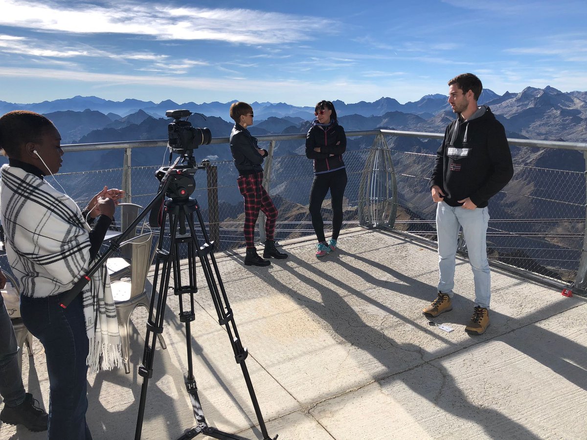 Pic du Midi : après une ascension sportive hier, le vidéaste <a href="/Ben__Films/">Benjamin Mollier</a>,accompagné de la traileuse <a href="/MoralesVaness20/">Morales Vanessa</a>, réalisent quelques vidéos des sommets pyrénéens. Des paysages et des images à couper le souffle, partagés sur les réseaux sociaux en live, grâce à la #4GOrange.