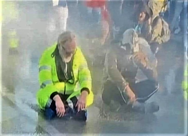 ciroabbate's tweet photo. Pochi lupi vinceranno su una maggioranza di pecore. 
Viva la libertà, contro ogni tirannide. Forza Triste! 

#vergogna #dittatura #DittaturaSanitaria #Trieste #TRIESTERESISTE https://t.co/kUVj5956Dt
