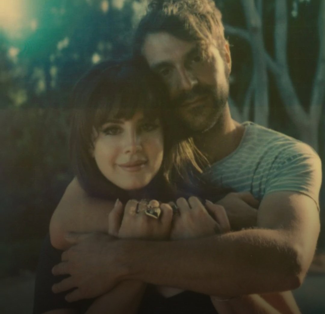 Every photoshoot Lana Del Rey and Neil krug have done together, a long 🧵:
