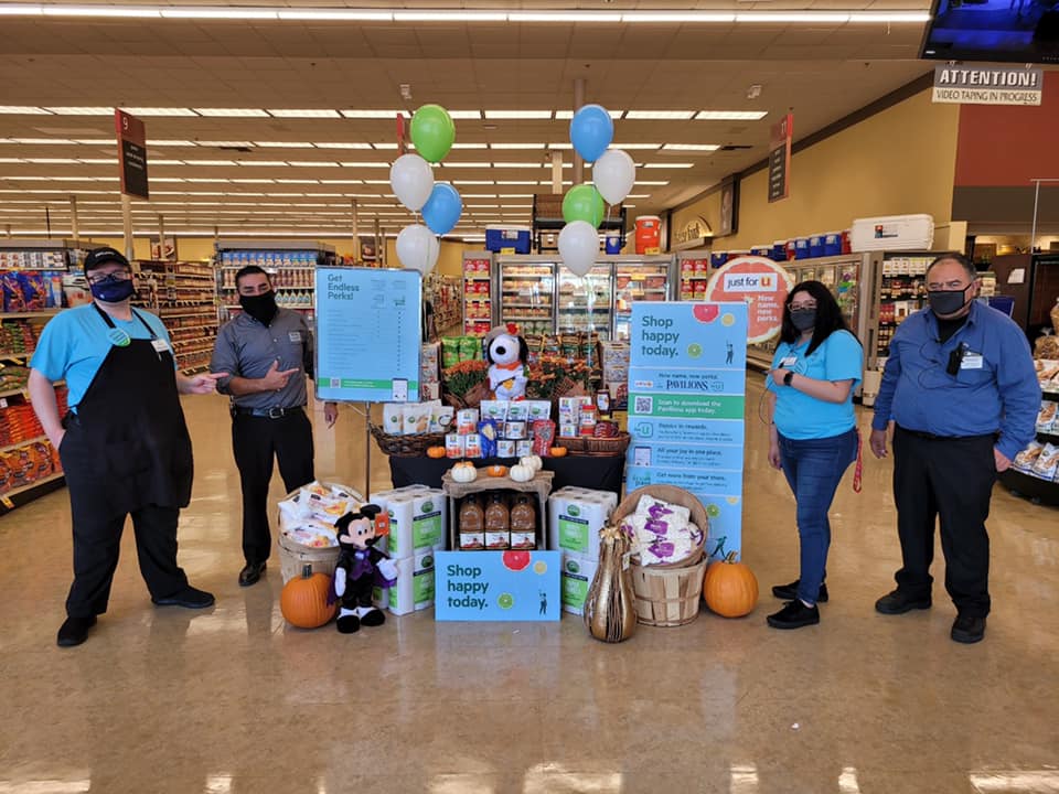 AlbertsonsCos's tweet photo. Thank you to our amazing associates for helping us celebrate the launch of #FreshPass! https://t.co/LaGbdwIdQd