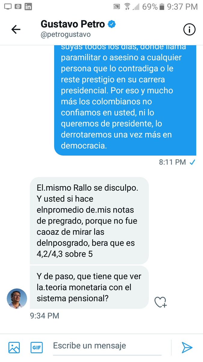 Manoloparis_'s tweet image. Gustavo Petro me acusa de calumniarlo porqué le dije en un trino que no confiamos nuestros ahorros a un tipo que perdió economía en la Universidad y me envía mensajes por DM, no le quedó otra que echar para atrás, como sería su gobierno. Que ortografía cándidato. Penoso!