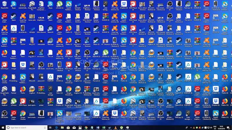 intelcanada's tweet image. Give us your first, initial gut reaction now that you've seen this photo. 😖 #NationalCleanOutYourVirtualDesktopDay