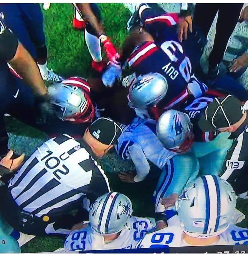 abelz241's tweet photo. @timthetatman Clearly a TD. Not even a review. 🤦🤦 https://t.co/HH47EJqogD
