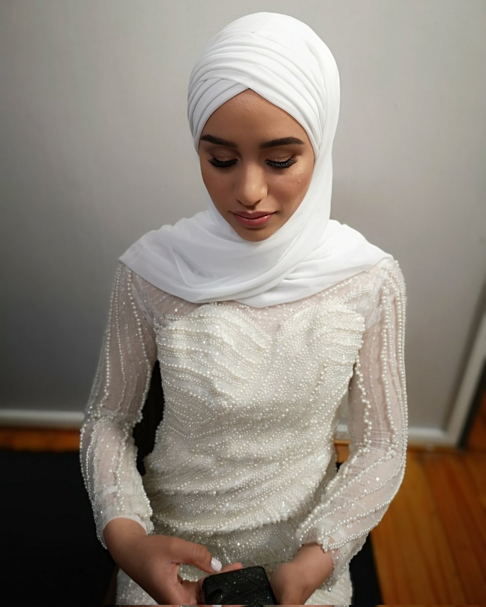 rif_wrapped's tweet photo. RifWrapped bride, Yasaar, opted for a hand pleated hijab style for her nikkah.
For scarf styling enquiries, pop us an email on sales@rifwrapped.co.za or WhatsApp us on 0713525328
#rifwrapped #bridalstyling #localbusiness #capetown #scarfstyling https://t.co/ipdBiNfQME