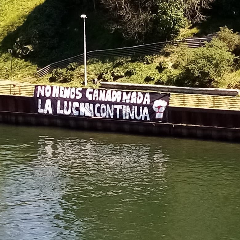 AsambleaComunal's tweet photo. Continua la jornada de AGP en este segundo aniversario del estallido social de octubre, @AsambleaComunal en conjunto con Colectivo C18 y Los de la Plaza 2.0. Nos vemos en las calles a las 18:00 hrs.
#Valdiviacl
#FueraPiñera https://t.co/cKYlXBGwTM