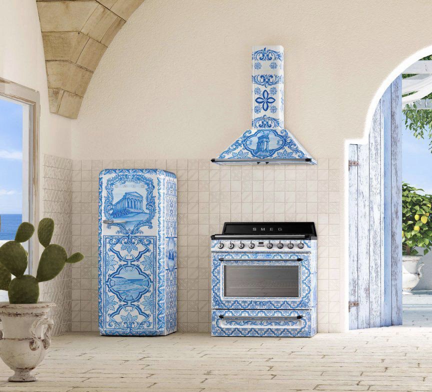 Lea_mstramgram's tweet photo. prête à vendre mon âme pour la collection SMEG x Dolce Gabbana https://t.co/kz5DiRlWnb