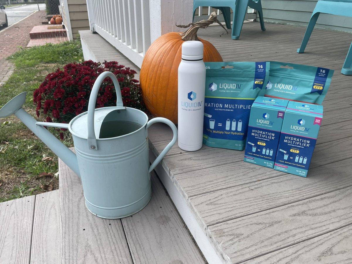 sydney_allender's tweet photo. @liquidiv hydrate to dominate! #hydrationnation use code: sydney_allender for 25% off! https://t.co/R90FHevzfR